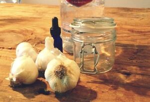 Tincture bawang putih untuk rawatan urat varikos